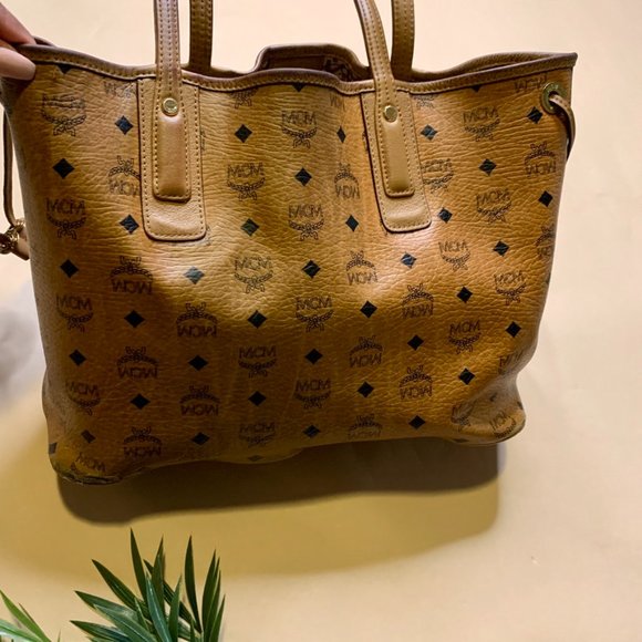 Authentic MCM Liz Reversible Visetos Shopper (med) - Picture 3 of 16